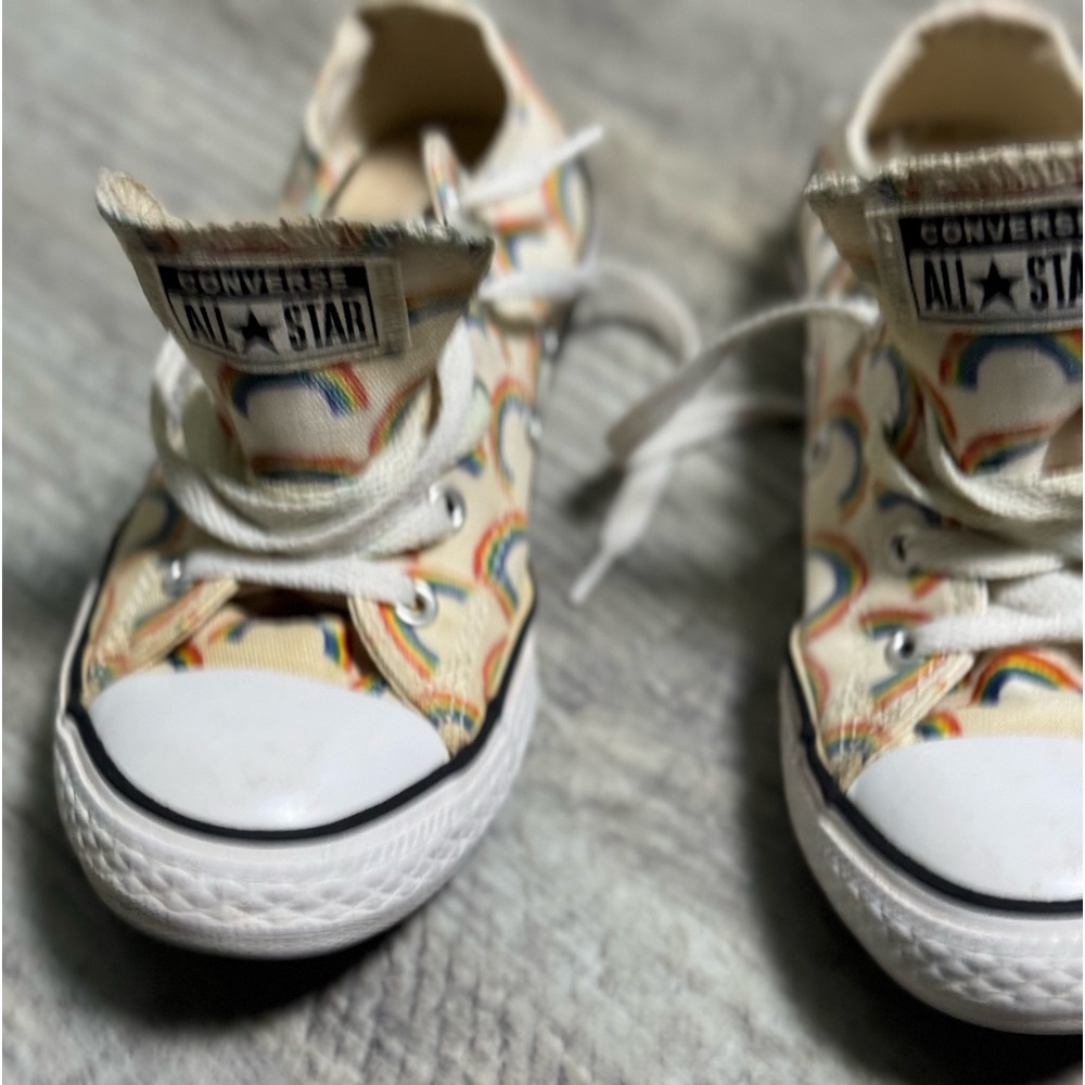 Converse - Picture 2 of 3
